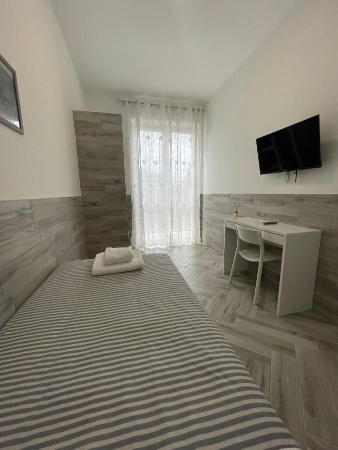 Holiday Rooms Rho Dış mekan fotoğraf