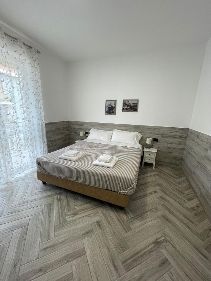Holiday Rooms Rho Dış mekan fotoğraf